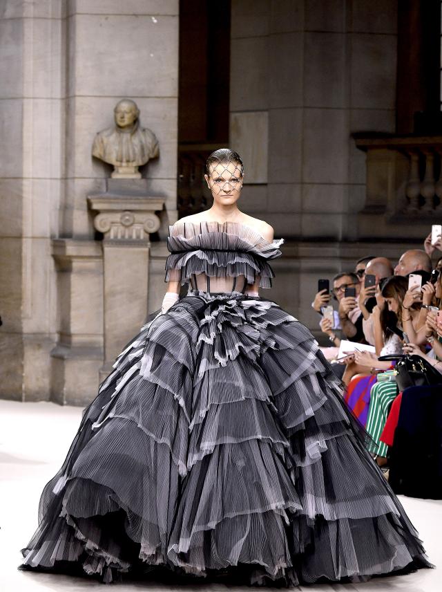 Galia Lahav - And God Created Woman LOOK-32-Kellys-Palace