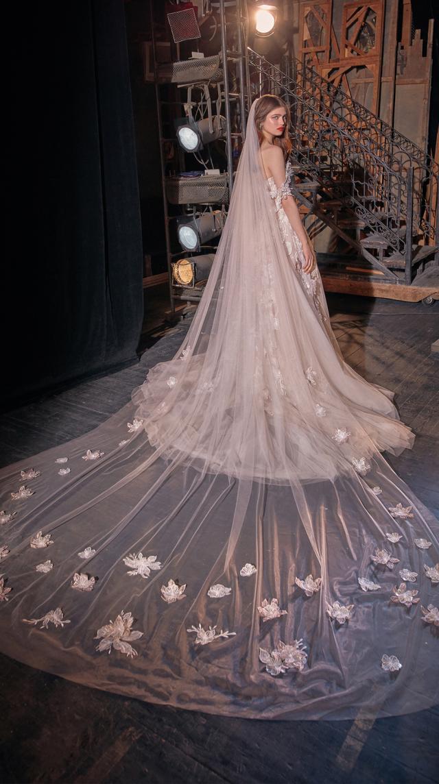 Bridal Couture Collection No. 14 - Make a scene - Kaila-Veil
