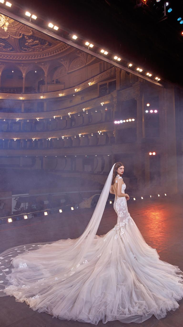 Bridal Couture Collection No. 14 - Make a scene - Michelle-TrainVeil
