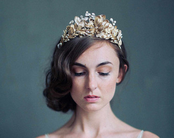 11 Beautiful Dress and Tiara Pairings to Reign Supreme on Your Wedding ...