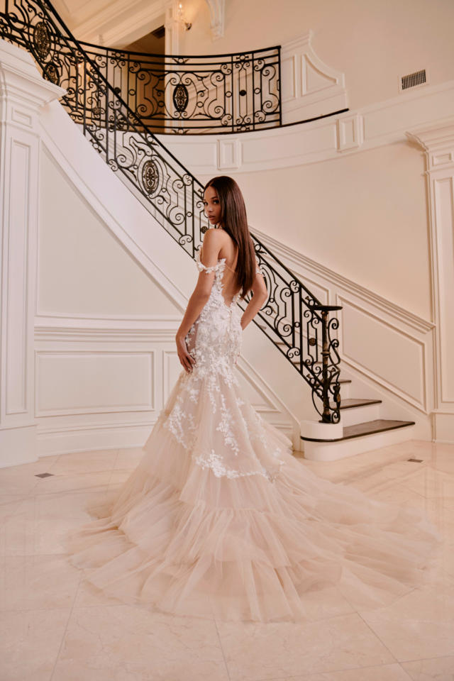 Trumpet hotsell bridal dress