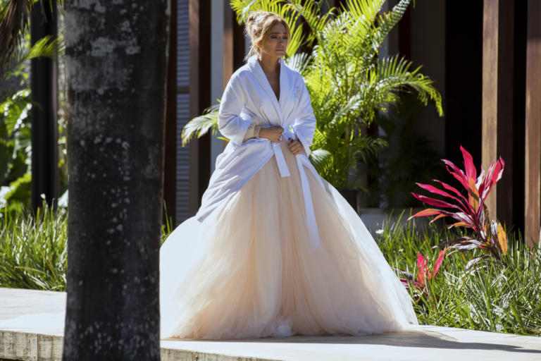 jennifer lopez shotgun wedding dress